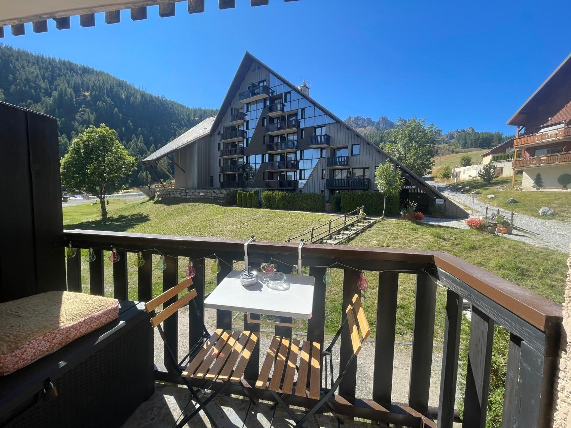 Appartement Pieds Des Pistes Reallon Exterior photo