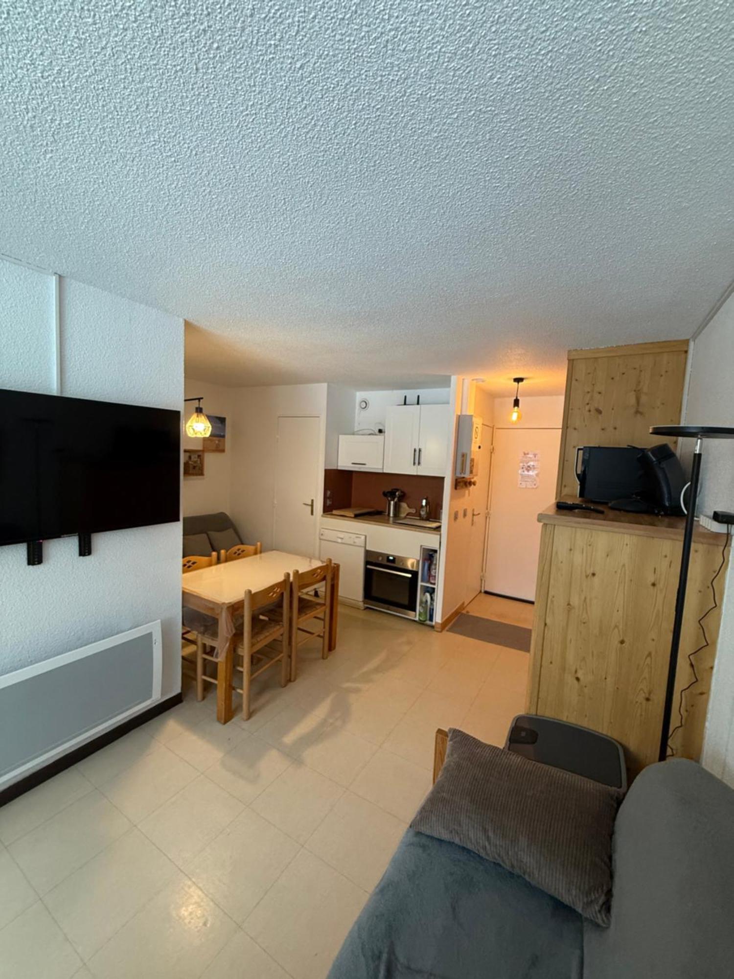 Appartement Pieds Des Pistes Reallon Exterior photo